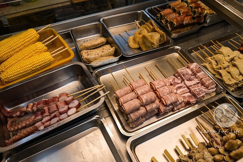 台中市南屯區台中人氣宵夜|ㄚ將古法碳烤南屯店-先炸後烤，大推八兩重雞排、串燒醬香濃郁好味道