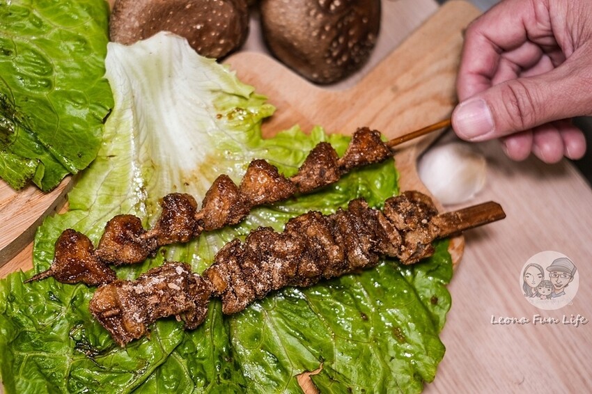 台中市南屯區台中人氣宵夜|ㄚ將古法碳烤南屯店-先炸後烤，大推八兩重雞排、串燒醬香濃郁好味道