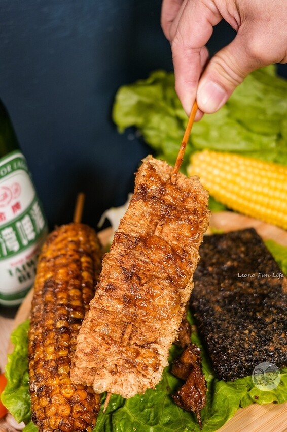 台中市南屯區台中人氣宵夜|ㄚ將古法碳烤南屯店-先炸後烤，大推八兩重雞排、串燒醬香濃郁好味道