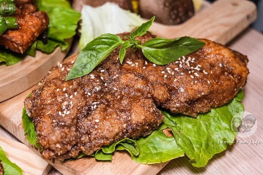 台中市南屯區台中人氣宵夜|ㄚ將古法碳烤南屯店-先炸後烤，大推八兩重雞排、串燒醬香濃郁好味道