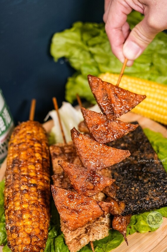 台中市南屯區台中人氣宵夜|ㄚ將古法碳烤南屯店-先炸後烤，大推八兩重雞排、串燒醬香濃郁好味道