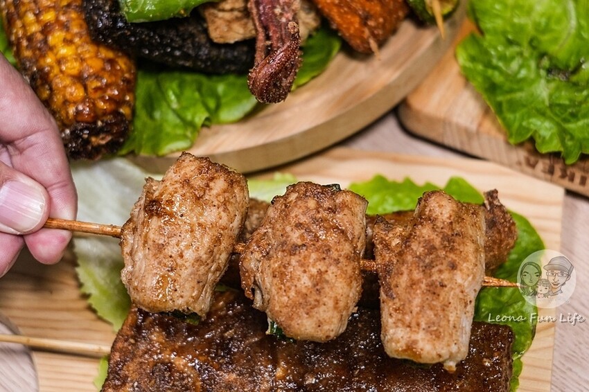 台中市南屯區台中人氣宵夜|ㄚ將古法碳烤南屯店-先炸後烤，大推八兩重雞排、串燒醬香濃郁好味道