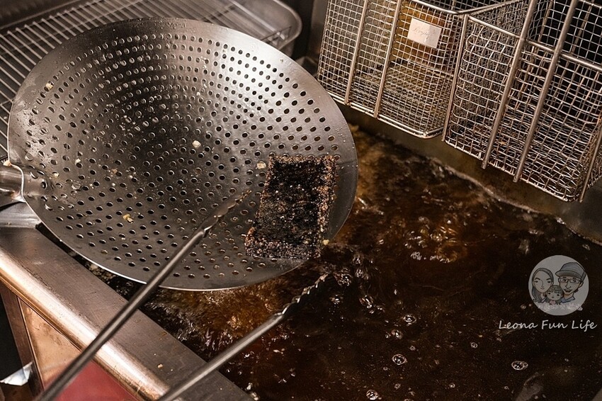 台中市南屯區台中人氣宵夜|ㄚ將古法碳烤南屯店-先炸後烤，大推八兩重雞排、串燒醬香濃郁好味道