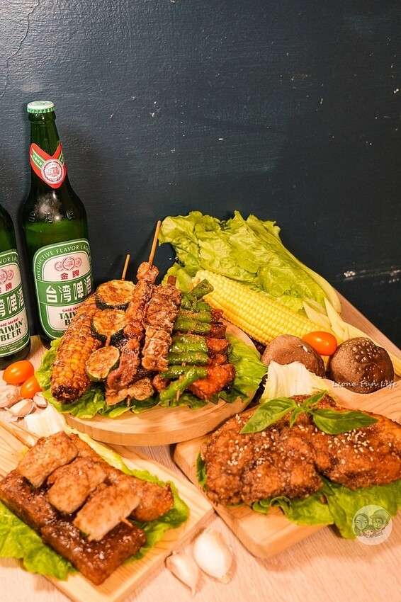 台中市南屯區台中人氣宵夜|ㄚ將古法碳烤南屯店-先炸後烤，大推八兩重雞排、串燒醬香濃郁好味道