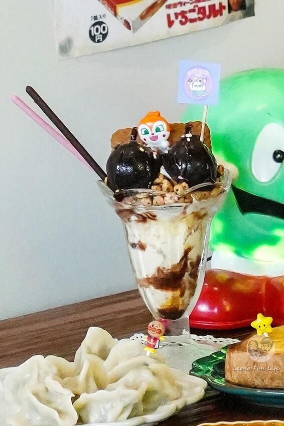 台中市西區台中復古藝廊咖啡廳｜耍廢咖啡－昭和風小店喝咖啡、吃甜點、看畫展的完美結合｜極光天氣晴藝展空間