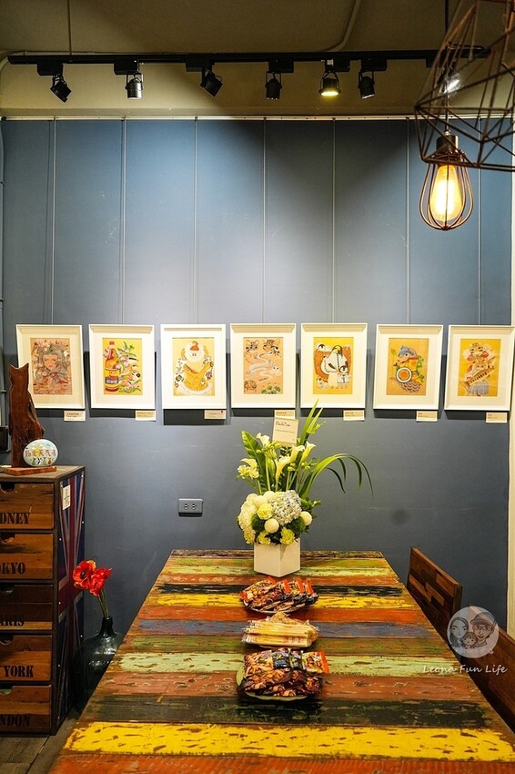 台中市西區台中復古藝廊咖啡廳｜耍廢咖啡－昭和風小店喝咖啡、吃甜點、看畫展的完美結合｜極光天氣晴藝展空間