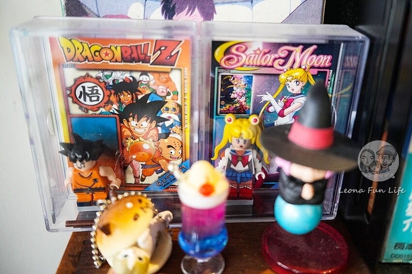 台中市西區台中復古藝廊咖啡廳｜耍廢咖啡－昭和風小店喝咖啡、吃甜點、看畫展的完美結合｜極光天氣晴藝展空間