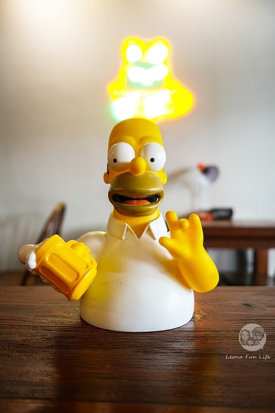 台中市西區台中復古藝廊咖啡廳｜耍廢咖啡－昭和風小店喝咖啡、吃甜點、看畫展的完美結合｜極光天氣晴藝展空間