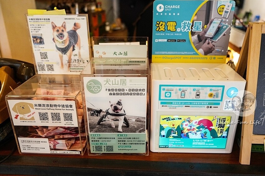 台中市西區台中復古藝廊咖啡廳｜耍廢咖啡－昭和風小店喝咖啡、吃甜點、看畫展的完美結合｜極光天氣晴藝展空間