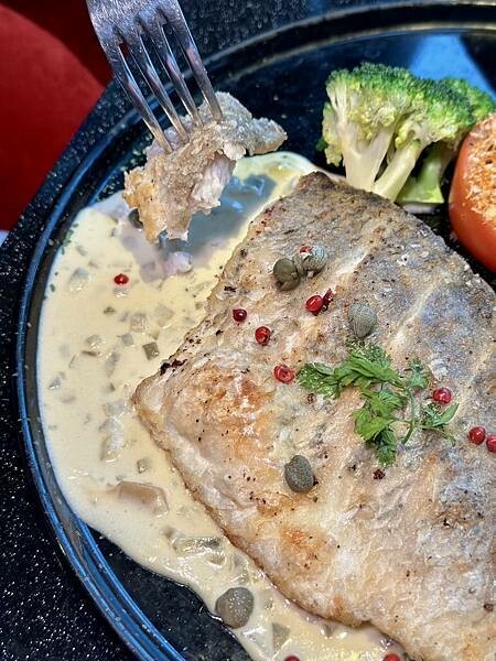 桃園市龜山區[林口美食] A Bar 福容大飯店 桃園機捷A8店 270度環景酒吧 輕食午餐只要$299 / 英式下午茶也好吃！#林口A8