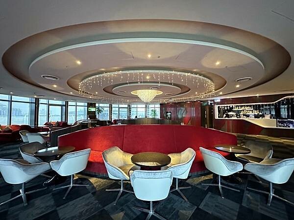 桃園市龜山區[林口美食] A Bar 福容大飯店 桃園機捷A8店 270度環景酒吧 輕食午餐只要$299 / 英式下午茶也好吃！#林口A8