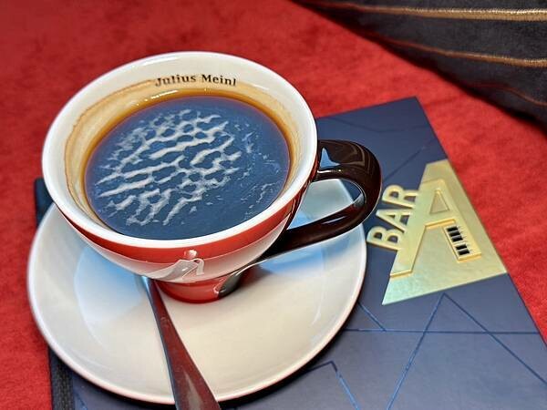 桃園市龜山區[林口美食] A Bar 福容大飯店 桃園機捷A8店 270度環景酒吧 輕食午餐只要$299 / 英式下午茶也好吃！#林口A8