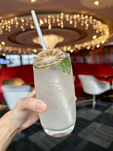 桃園市龜山區[林口美食] A Bar 福容大飯店 桃園機捷A8店 270度環景酒吧 輕食午餐只要$299 / 英式下午茶也好吃！#林口A8