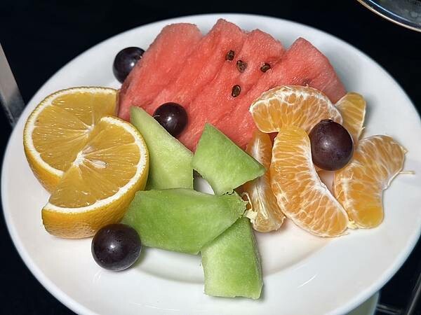 桃園市龜山區[林口美食] A Bar 福容大飯店 桃園機捷A8店 270度環景酒吧 輕食午餐只要$299 / 英式下午茶也好吃！#林口A8