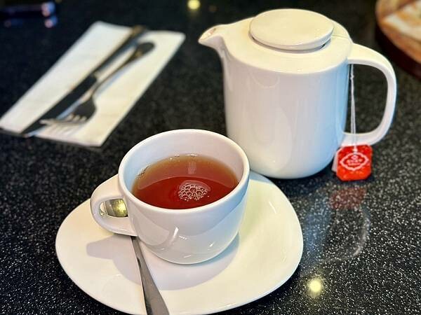 桃園市龜山區[林口美食] A Bar 福容大飯店 桃園機捷A8店 270度環景酒吧 輕食午餐只要$299 / 英式下午茶也好吃！#林口A8