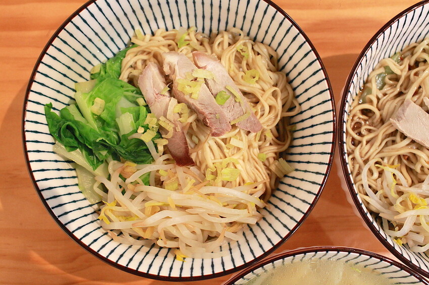 台南市中西區吃。台南｜中西區。「男哥煮麵 NightGo Noodles」新店報報!!!!!獨特口味の汕頭意麵全面上市，充滿文青風用