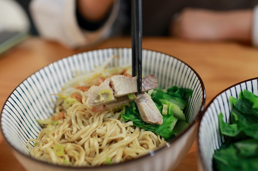 台南市中西區吃。台南｜中西區。「男哥煮麵 NightGo Noodles」新店報報!!!!!獨特口味の汕頭意麵全面上市，充滿文青風用