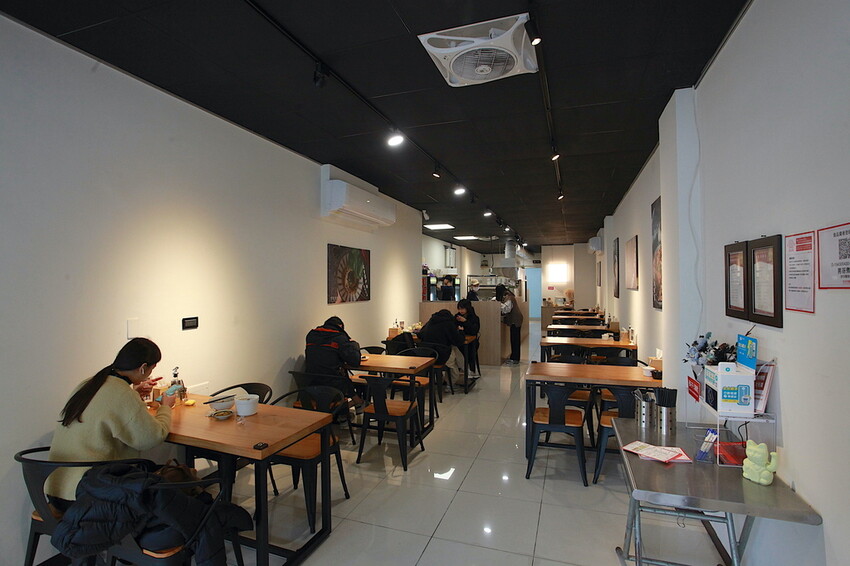 台南市中西區吃。台南｜中西區。「男哥煮麵 NightGo Noodles」新店報報!!!!!獨特口味の汕頭意麵全面上市，充滿文青風用