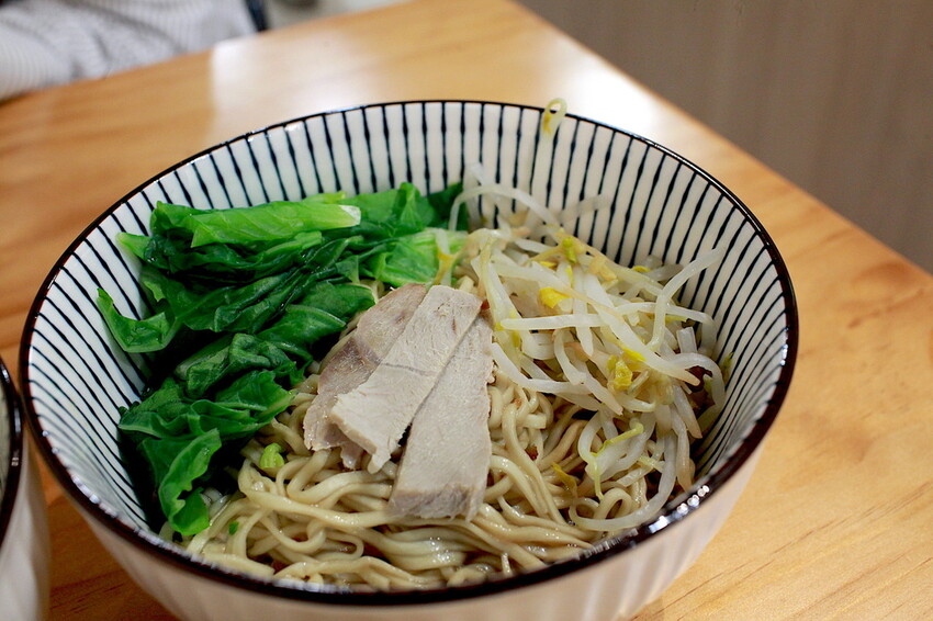 台南市中西區吃。台南｜中西區。「男哥煮麵 NightGo Noodles」新店報報!!!!!獨特口味の汕頭意麵全面上市，充滿文青風用