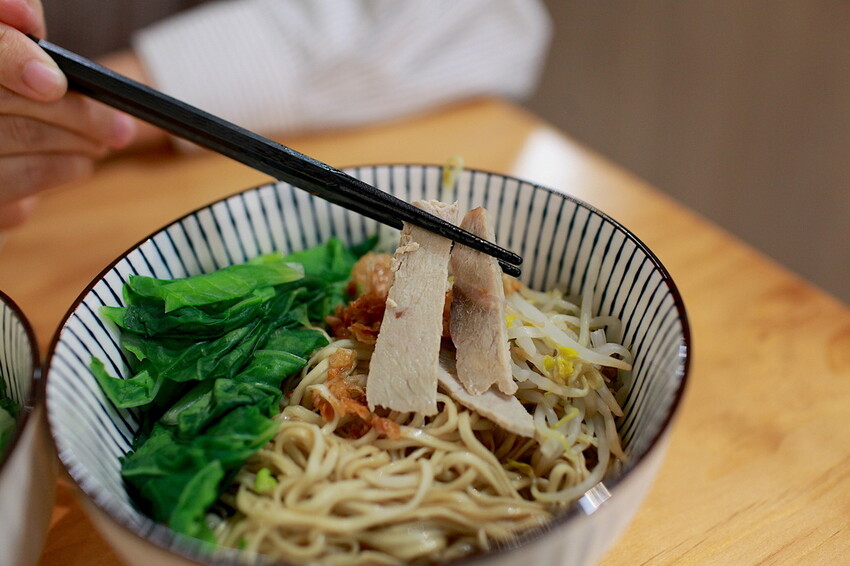 台南市中西區吃。台南｜中西區。「男哥煮麵 NightGo Noodles」新店報報!!!!!獨特口味の汕頭意麵全面上市，充滿文青風用