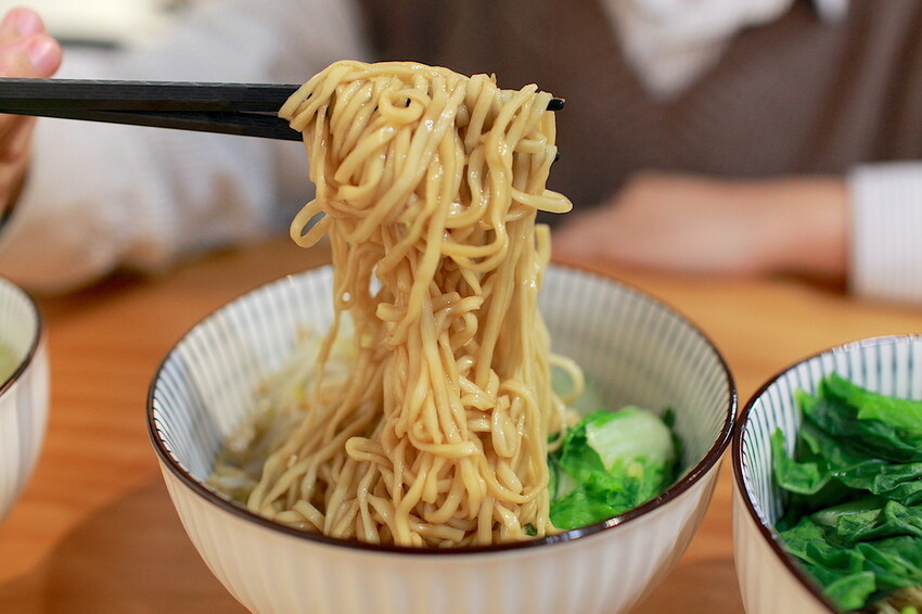 台南市中西區吃。台南｜中西區。「男哥煮麵 NightGo Noodles」新店報報!!!!!獨特口味の汕頭意麵全面上市，充滿文青風用