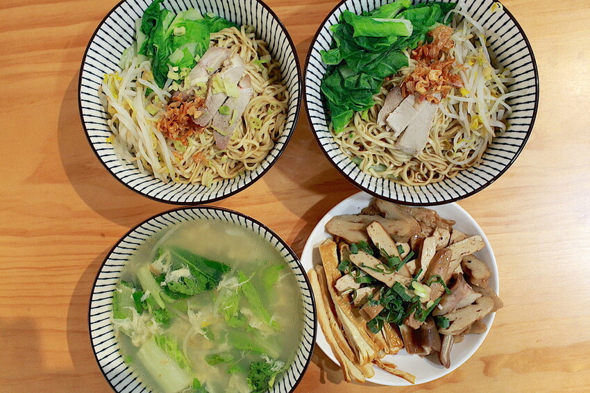 台南市中西區吃。台南｜中西區。「男哥煮麵 NightGo Noodles」新店報報!!!!!獨特口味の汕頭意麵全面上市，充滿文青風用