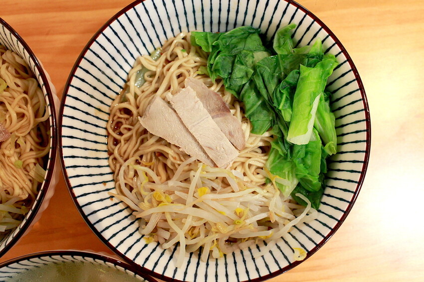 台南市中西區吃。台南｜中西區。「男哥煮麵 NightGo Noodles」新店報報!!!!!獨特口味の汕頭意麵全面上市，充滿文青風用