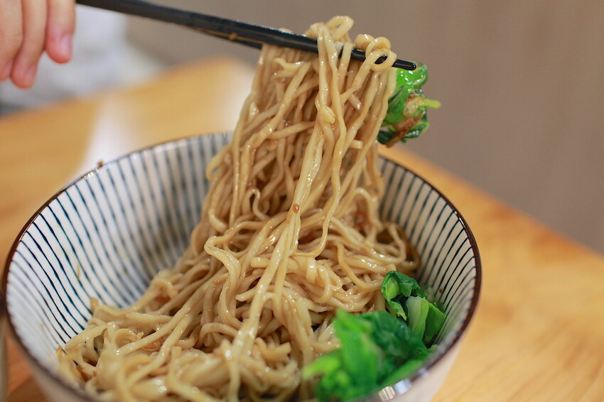 台南市中西區吃。台南｜中西區。「男哥煮麵 NightGo Noodles」新店報報!!!!!獨特口味の汕頭意麵全面上市，充滿文青風用