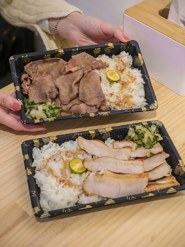 竹北尚羽水產 $99吃牛舌便當 店內品嘗生魚片，鮮凍南美生白蝦、2S等級生食級干貝，還有秋田牛、知床牛等多種和牛肉品販售