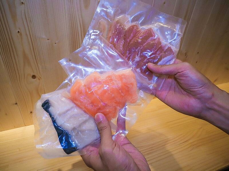 竹北尚羽水產 $99吃牛舌便當 店內品嘗生魚片，鮮凍南美生白蝦、2S等級生食級干貝，還有秋田牛、知床牛等多種和牛肉品販售