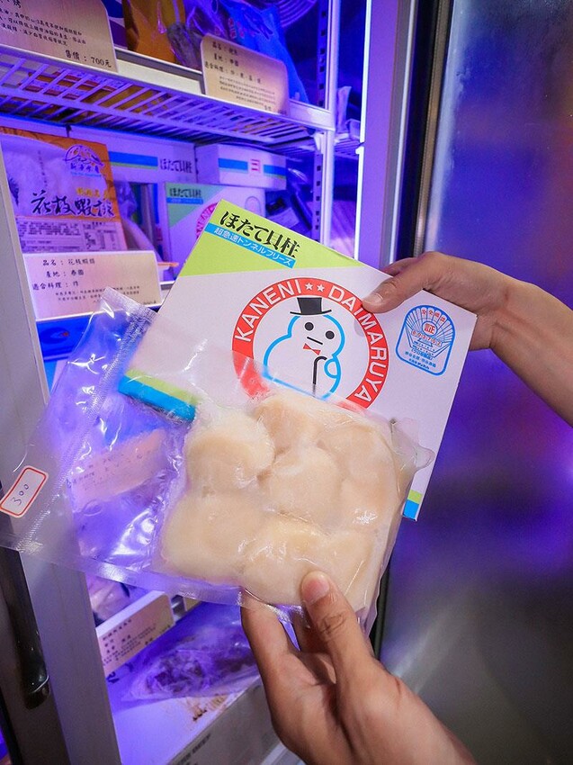 竹北尚羽水產 $99吃牛舌便當 店內品嘗生魚片，鮮凍南美生白蝦、2S等級生食級干貝，還有秋田牛、知床牛等多種和牛肉品販售