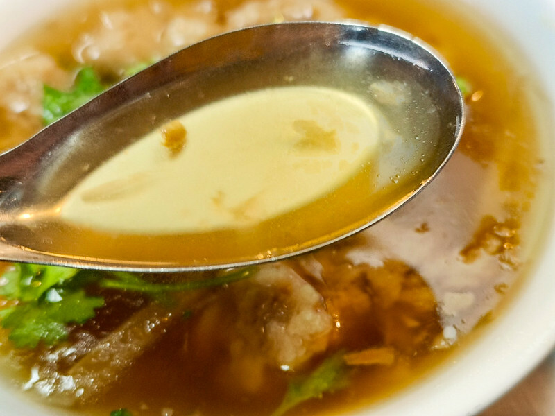 基隆廟口隱藏版魯肉飯！25元魯肉飯專家，在地老饕必吃美食。