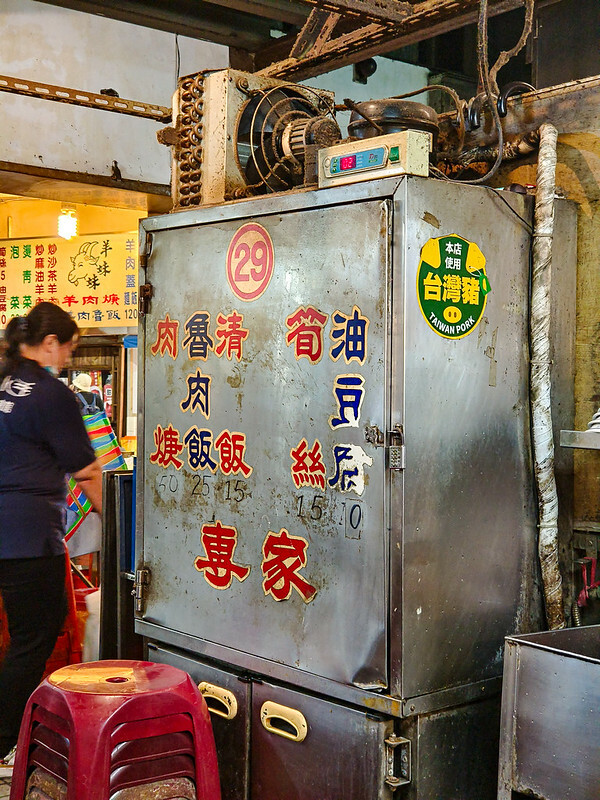 基隆廟口隱藏版魯肉飯！25元魯肉飯專家，在地老饕必吃美食。