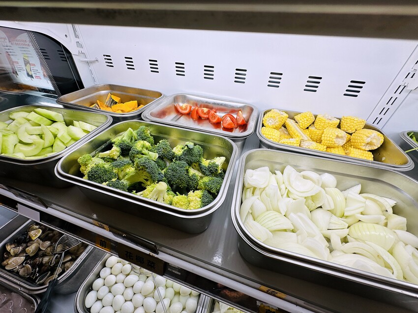 【何家香香麻辣鴛鴦鍋吃到飽】超過60種以上食材任君挑選！經典