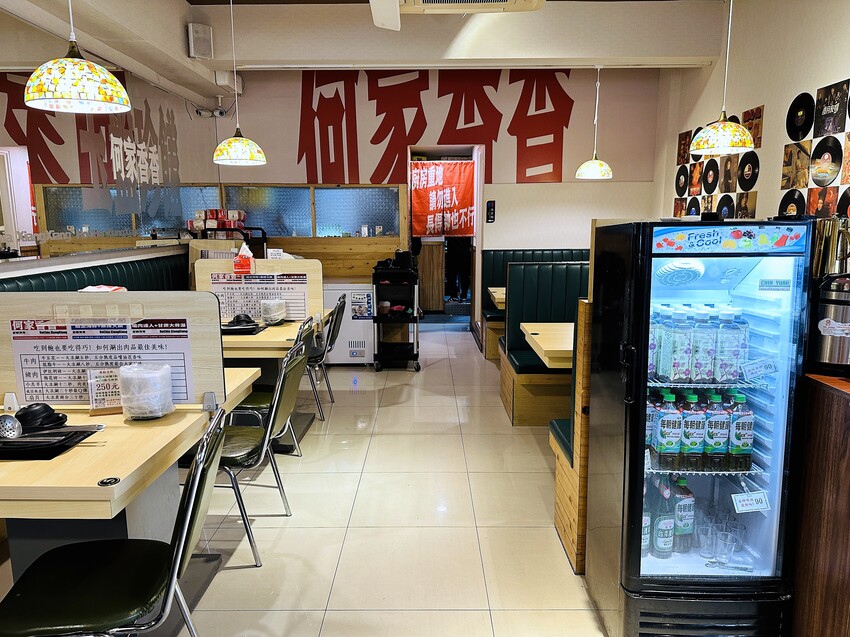 【何家香香麻辣鴛鴦鍋吃到飽】超過60種以上食材任君挑選！經典