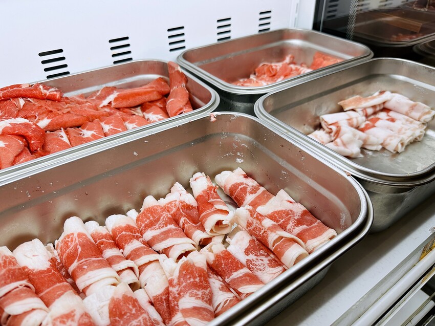 【何家香香麻辣鴛鴦鍋吃到飽】超過60種以上食材任君挑選！經典