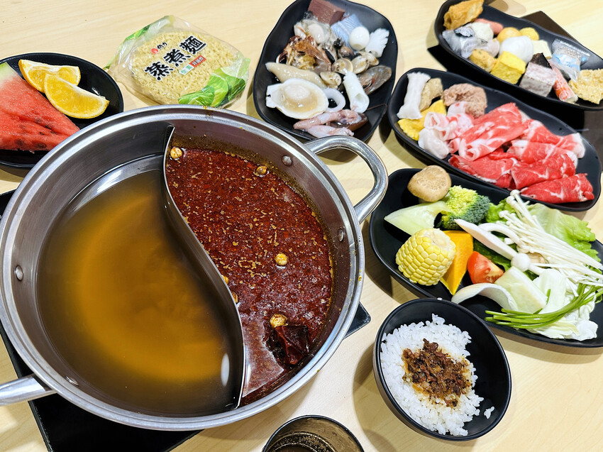 【何家香香麻辣鴛鴦鍋吃到飽】超過60種以上食材任君挑選！經典