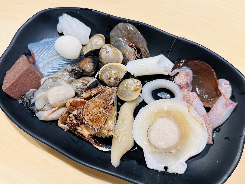 【何家香香麻辣鴛鴦鍋吃到飽】超過60種以上食材任君挑選！經典