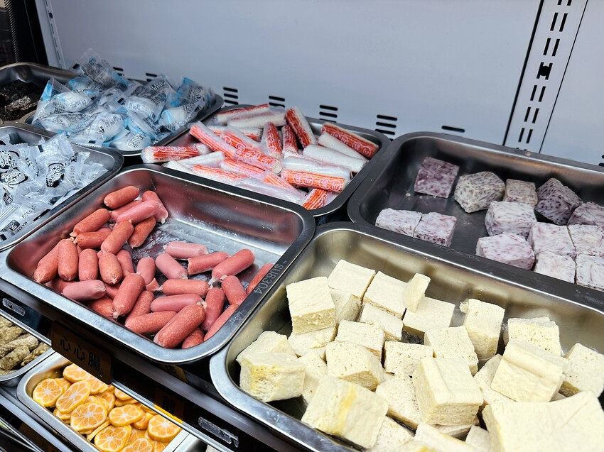 【何家香香麻辣鴛鴦鍋吃到飽】超過60種以上食材任君挑選！經典