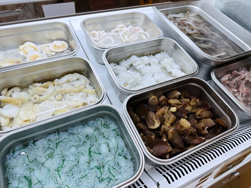 【何家香香麻辣鴛鴦鍋吃到飽】超過60種以上食材任君挑選！經典