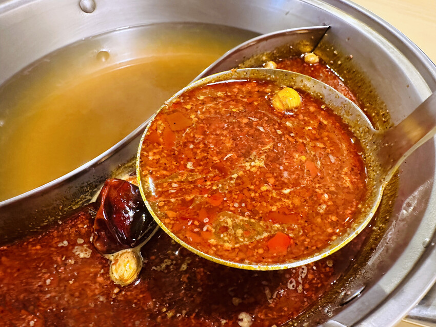 【何家香香麻辣鴛鴦鍋吃到飽】超過60種以上食材任君挑選！經典