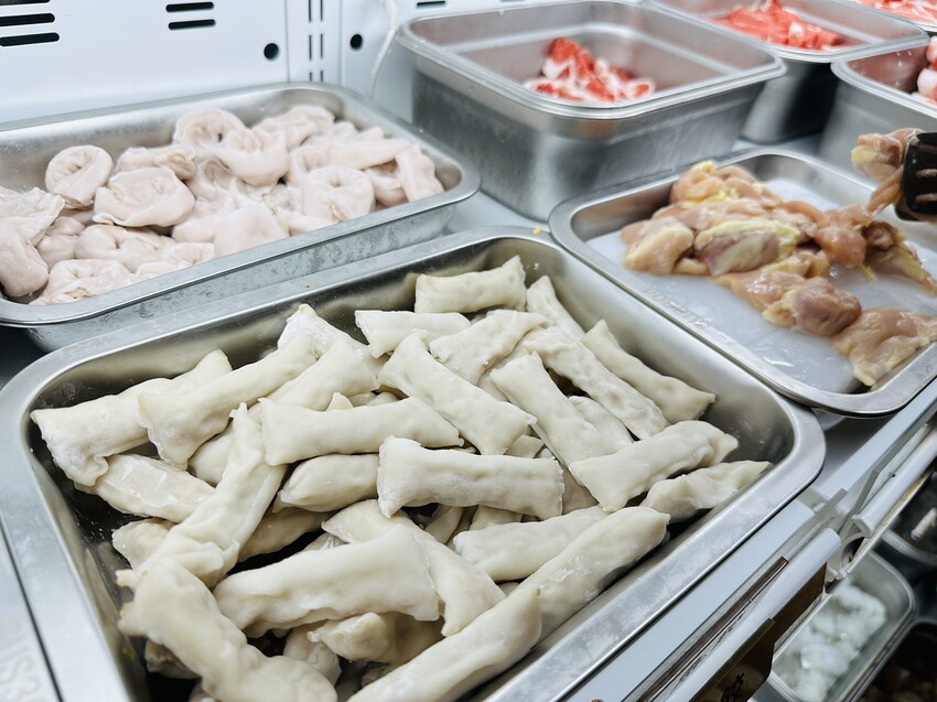 【何家香香麻辣鴛鴦鍋吃到飽】超過60種以上食材任君挑選！經典