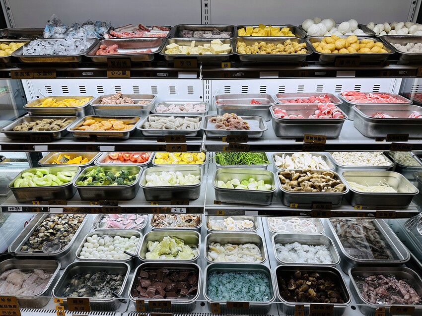 【何家香香麻辣鴛鴦鍋吃到飽】超過60種以上食材任君挑選！經典