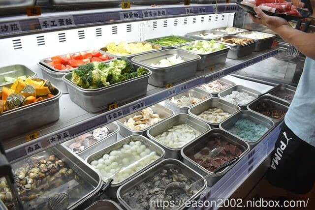 中和吃到飽鴛鴦鍋只要NT$499 | 何家香香麻辣鴛鴦鍋吃到飽 甘蔗大骨湯底＆正宗四川麻辣湯底 船凍海鮮、現切原塊肉品 食材新鮮又美味 -  就是這樣。吃喝玩樂。愛漂亮部落格 - FashionGui
