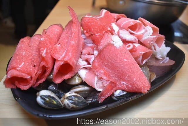 中和吃到飽鴛鴦鍋只要NT$499 | 何家香香麻辣鴛鴦鍋吃到飽 甘蔗大骨湯底＆正宗四川麻辣湯底 船凍海鮮、現切原塊肉品 食材新鮮又美味 -  就是這樣。吃喝玩樂。愛漂亮部落格 - FashionGui