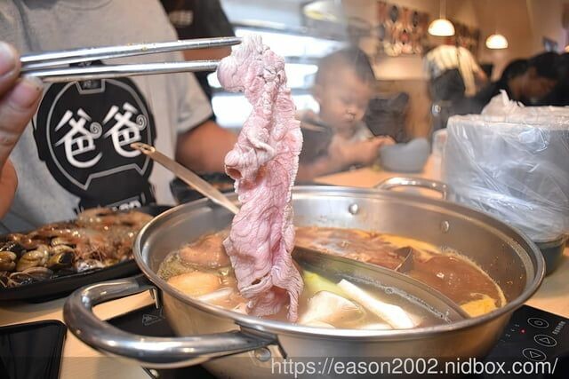 中和吃到飽鴛鴦鍋只要NT$499 | 何家香香麻辣鴛鴦鍋吃到飽 甘蔗大骨湯底＆正宗四川麻辣湯底 船凍海鮮、現切原塊肉品 食材新鮮又美味 -  就是這樣。吃喝玩樂。愛漂亮部落格 - FashionGui