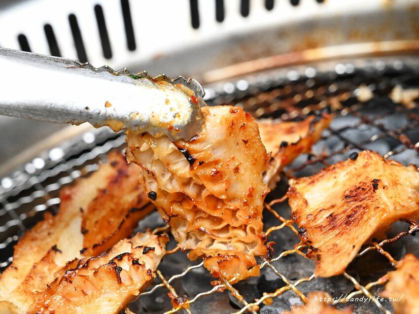 激安肉食堂｜台中少見內臟燒肉吃到飽，試營運加碼A5日本宮崎和牛吃到飽，最低599元起