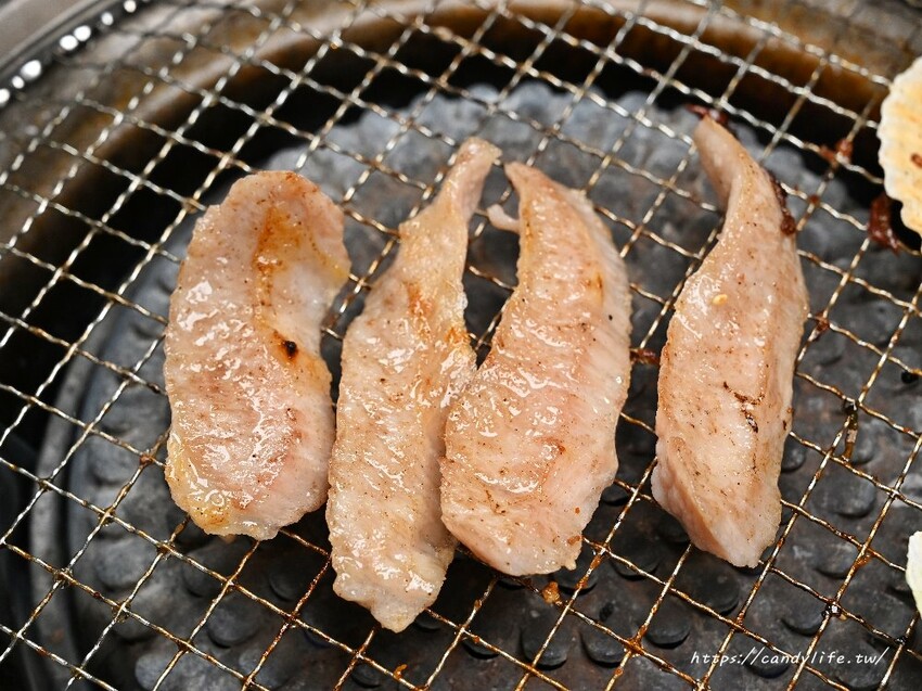 激安肉食堂｜台中少見內臟燒肉吃到飽，試營運加碼A5日本宮崎和牛吃到飽，最低599元起