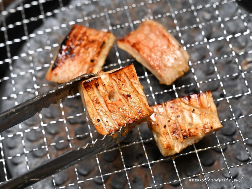 激安肉食堂｜台中少見內臟燒肉吃到飽，試營運加碼A5日本宮崎和牛吃到飽，最低599元起