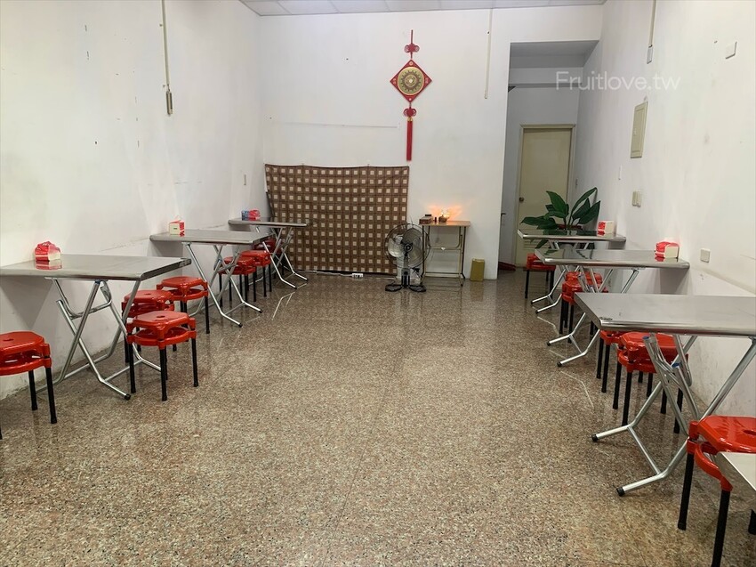 宏宇鮮魚湯⟩台中南區美食小吃，蛤仔湯加10元就可以吃到手工牛肉丸，魯肉飯肥肉居多帶少許瘦肉，滿滿Q彈和膠質口感 @果果愛Fruitlove